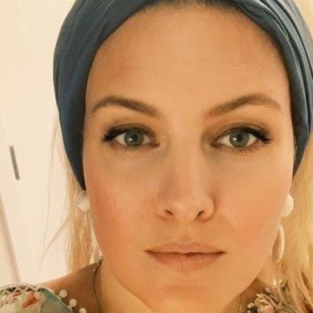 Meet your Posher, Elena